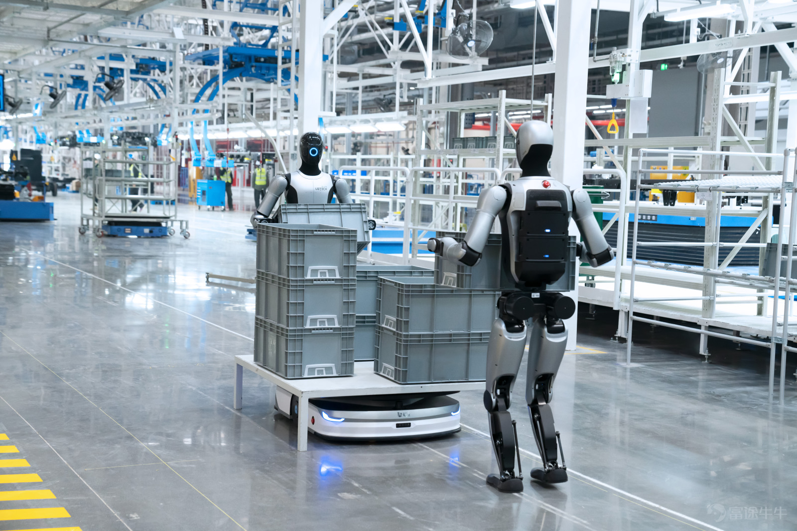 The new intelligent manufacturing system featuring multi-agent collaboration such as humanoid robots and intelligent transport robots developed by Ubtech Robotics and Youqi