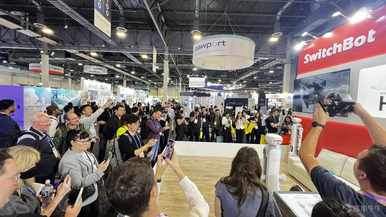 $ONEROBOTICS (06600.HK)$ self-developed Humanoid embodied intelligent robot oneroheld from January 6 to 9 in Las Vegas, USA,making its worldwide premiere at the 2026 International Consumer Electronics Show (CES 2026),with the simultaneously exhibited sports robot Acemate and companion robot Kata Friends also garnering significant attention due to their unique positioning, fully showcasing WAANG's globally leading capabilities in AI embodied home robotics. As the top event in the global consumer electronics field, CES is often referred to as the "Spring Festival Gala of the tech world"" and "Global technology trendsetter""The annual exhibition, which started in 1967, isthe largest in scale globally,、and has the most profound influence,among consumer electronics technology exhibitions. It is also a benchmark platform leading the development of the global consumer technology industry. This year's CES focuses on the core tracks of AI and robotics, attracting global tech giants to compete on the same stage. At the exhibition site, the Wuan Robotics booth was extremely popular, with authoritative media, tech experts, and industry peers stopping by for exchanges and in-depth discussions. Wuan's onero humanoid nanny robot, AI companion robot, AI tennis robot, and other globally pioneering products have won multiple top global media awards such as Future Innovation, Gadget Review, Ambient, Trusted Reviews, Gadgety, Inverse, Beebuzz, Wir...