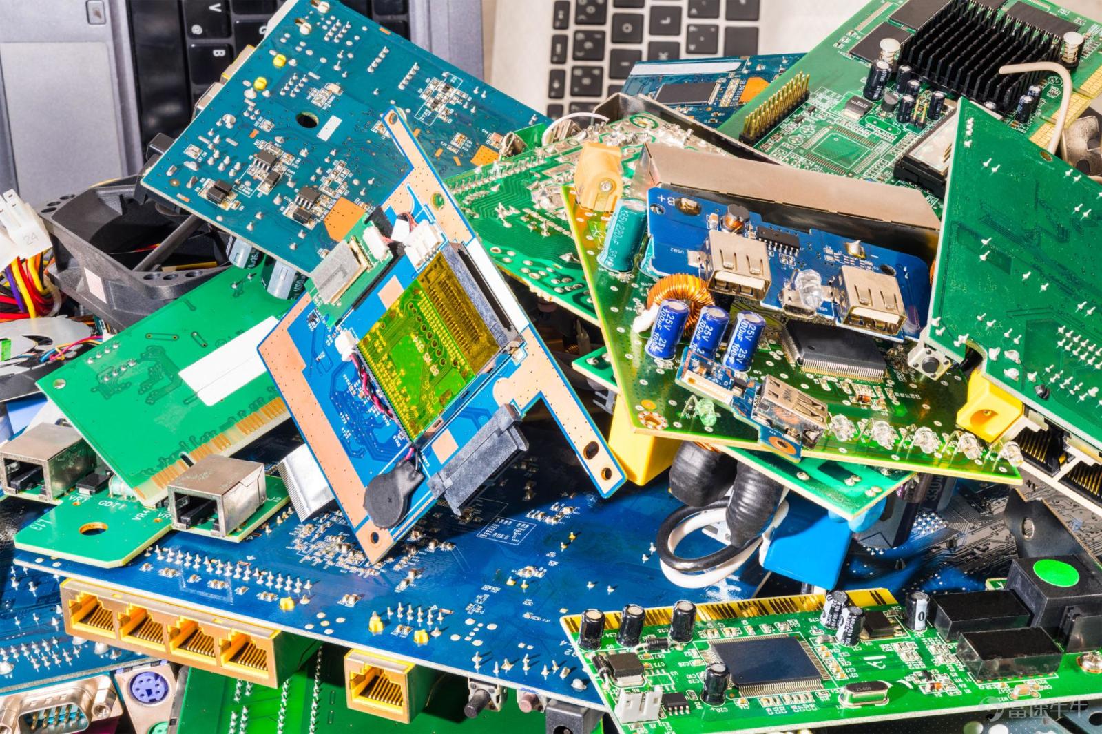 $One and one Green Technologies (YDDL.US)$ Recently announced plans to enter the Manila region's electronic waste (e-waste) recycling market. With an annual hazardous waste processing capacity of 1 million tons, the company will target local electronics manufacturers and electroplating firms, recycling and processing high-value industrial waste such as electronic sludge, copper sludge, and nickel sludge. This move will further drive the company into the Philippines' growing electronic waste market. The market size is projected to grow from USD 9.7 billion in 2025 to USD 22.4 billion by 2031. Data shows that the Philippines generated approximately 537,000 tons of electronic waste in 2022, with industry research estimating that about 80% is still processed through informal channels, posing environmental and safety risks. Against this backdrop, the company will provide compliant, large-scale processing services to industrial enterprises in the country’s economic hub. The company stated that it will utilize recently upgraded processing technologies to extract copper, nickel, and other critical metals from relevant materials. This project will help establish a stable raw material supply chain, complementing existing import channels and reducing reliance on the global scrap market. Company Chairman and CEO Tina Yan stated, 'Securing a stable and high-quality local raw material supply is an important step in advancing the company's vertical integration strategy. Entering Ma...
