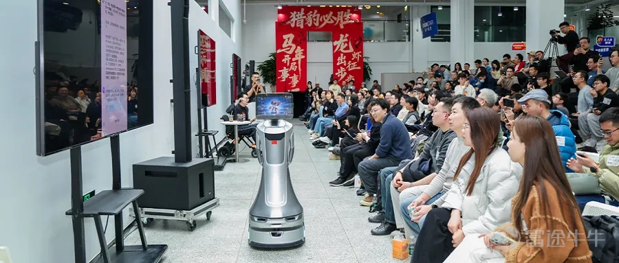在科技股投資中，機會往往蘊藏於市場認知與企業真實價值之間的「預期差」之中。當市場情緒隨宏觀波動而起伏時，那些基本面已悄然質變、成長路徑日益清晰的公司，便成爲理性投資者關注的焦點。 獵豹移動（CMCM.US） $獵豹移動 (CMCM.US)$——這家已成功向AI與機器人賽道轉型的科技公司，其近期表現便提供了一個觀察這類機會的窗口。儘管公司轉型成效逐步顯現，但其股價近期表現跑輸了同期主要科技指數，主要源於對公司Q4互聯網業務收入可能出現波動的過度關注。 但實際上，對單一業務線季度波動的擔憂，或許掩蓋了公司整體盈利拐點確立、增長引擎已升級爲「雙輪驅動」的核心事實。 即將於3月24日發佈的業績，或將進一步夯實這些積極趨勢，驗證其盈利能力的可持續性與第二增長曲線的強度，驅動一場箭在弦上的價值重估。 一、短期情緒錯殺，業務穩健未變 自2025年十一月底開始，獵豹移動的股價一度逼近9美元的高位，隨後的階段性調整，源於Q3業績會上，市場對公司主動提示的Q4互聯網業務潛在波動產生了過度反應，但這其實忽視了該業務已從傳統廣告變現向訂閱服務...