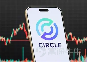 📌 事件背景 Visa Crypto Labs主管Cuy Sheffield於6月30日在X公開宣佈， $Visa (V.US)$ 與 $Stripe(臨時代碼) (FT0003)$ 、 $Coinbase (COIN.US)$ 、 $萬事達 (MA.US)$ 、 $美國運通 (AXP.US)$ 、 $貝萊德 (BLK.US)$ 、 $美國銀行 (BAC.US)$ 等100多家機構共同加入Open Standard治理聯盟，並推出共同穩定幣Open USD（OUSD）。 $Circle (CRCL.US)$ 股價當日跌約17.55%。 一、Circle利空拆解 Circle模式的核心是將USDC背後的儲備資產投資於短期美債及現金等資產，賺取利息收入，再與關鍵分發夥伴分潤，即：規模 × 利差 × 分潤後留存率 OUSD展現的威脅： – 零成本鑄造和贖回 – 儲備收益在扣除少量管理費後回饋給合作夥伴 – 治理由合作夥伴共同參與 6月30日股價反應劇烈，市場擔心OUSD在制度設計上把Circle原本通過談判選擇性讓利的策略，改寫成默認...