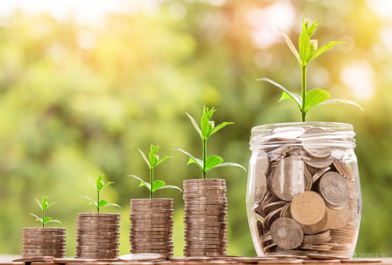 💡Key Takeaways June CPI came in broadly below expectations, with the cooldown not solely driven by oil prices—slowing shelter costs, weakening core services, and persistently soft core goods all point to a more widespread easing of inflationary pressures.We believe May marked the peak of inflation, and June’s data provides initial confirmation that the peak has passed. However, it would be unwise to extrapolate a single month’s data linearly. Headline risks in July–August include rebounding oil prices and mean reversion in core services. In terms of asset allocation,Tech stocks remain our top choice for return-generating assets, U.S. Treasuries serve as portfolio stabilizers, and gold ranks lower in allocation priority. 🔍 I. Data Context: Broadly Below Expectations, Widespread Cooling June CPI YoY rose 3.5%, below the expected 3.8% and prior reading of 4.2%; CPI MoMfell to -0.4%, below the expected -0.1% and prior +0.5%; Core CPI YoY rose 2.6%, below the expected 2.8% and prior 2.9%; Core CPI MoM was flat at 0.0%, below the expected 0.2% and prior 0.2%. Inflationary pressure has clearly eased, and the May uptick did not evolve into a sustained re-acceleration.June CPI not only declined significantly overall, but the core components also weakened in tandem—contrary to the market’s concern about a scenario where energy prices ease while core services remain stubbornly high.The broad-based nature of this cooling is precisely what made the data exceed expectations. II. Energy Component: The Overwhelming Primary Driver Behind the Overall Cooling Energy prices fell 5.7% month-over-month in June, includingGasoline prices dropped 9.7% month-over-month, which closely aligns with the decline in international oil prices and retail gasoline prices in June. Most sell-side research had clearly anticipated 'oil ...' before the data release.