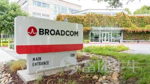 After market close on June 3, $Broadcom (AVGO.US)$ released its earnings report. Overall, Broadcom reported revenue of $22.187 billion, exceeding the market consensus estimate of $22.129 billion; adjusted EPS came in at $2.44 per share, beating the market forecast of $2.39 per share—a strong set of results.However, Broadcom's overall beat clearly failed to satisfy the market, with its stock plunging more than 13% after hours on June 3 and continuing to decline on June 4, dragging down recently rallied AI supply chain stocks in segments such as memory $Micron Technology (MU.US)$ 、 $SanDisk (SNDK.US)$ 、 $Western Digital (WDC.US)$ and optical communications $Lumentum (LITE.US)$ 、 $Coherent (COHR.US)$ 、 $Marvell Technology (MRVL.US)$ and other related names. Behind the sell-off: the market demanded an even more 'explosive' AI performance From April to date, AI supply chain stocks have delivered countless surprises, with mainstream AI hardware names all rallying. This also fueled expectations that AI-driven demand would boost cybersecurity software demand, lifting $Snowflake (SNOW.US)$ 、 $Datadog (DDOG.US)$ and other software stocks along with them. Although Broadcom’s latest results were impressive,AI revenue surged 143%, but it did not significantly outperform peers during the earlier AI rally...