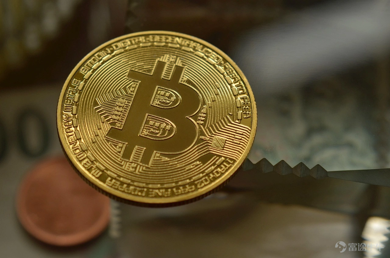 2026年,加密貨幣市場正迎來從投機時代向實用融合的拐點,市場的驅動因素從「減半敘事」轉向全球流動性環境、監管框架和機構資本部署等結構性因素。隨着全球監管框架的逐步清晰化和機構資金的深度介入,市場不再是單純的「價格遊戲」,而是向實體經濟滲透的加速器。 本文聚焦主流幣種 $比特幣 (BTC.CC)$ 、 $以太幣 (ETH.CC)$ 和 $Solana (SOL.CC)$ 的角色演化,以及加密概念股在細分賽道的分化機遇,並且提示2026年不可不知的6大可能影響加密貨幣行情的關鍵事件,作爲投資者,這將是捕捉長期價值的黃金窗口。 主流幣種的角色演化:從投機到基礎設施的華麗轉身 在2026年,主流幣種將弱化「四年週期」的舊框架敘事,轉向基本面驅動的增長。以下,我們逐一剖析BTC、ETH和SOL的演化路徑。 BTC:鞏固「數字黃金」地位,進一步邁向主流配置 作爲加密市場的錨定資產, $比特幣 (BTC.CC)$ 在2024年、2025年的機構化浪潮已奠定基礎,現貨ETF淨流入分別爲352億美元、214億美元,持有BTC的上市公司超...