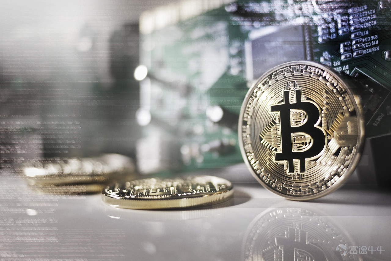 本周，加密货币先跌后涨。 $Bitdeer Technologies Group (BTDR.US)$ 清仓影响市场信心， $比特币 (BTC.CC)$一度自6.7万美元附近回落至6.2万美元附近，稳定币政策利好叠加 $Circle (CRCL.US)$ 发布的财报超预期， $比特币 (BTC.CC)$ 反弹一度触及7万美元；$以太坊 (ETH.CC)$反弹重新站上2000美元。 截至发稿，加密恐贪指数回升为16，但仍显示市场情绪为极度恐惧区间。 本周热点事件 [鼓掌]陈茂波：年内提交数字资产政策条例草案，3月发放首批稳定币牌照 据金十报道，财政司司长陈茂波在《财政预算案 2026》中表示，政府将于年内提交数字资产政策条例草案，针对数字资产交易及托管等服务提供者设立发牌制度。 中国香港已实施法币稳定币发行人发牌制度，将在3月发出首批牌照。政府及金融监管机构将继续促进持牌发行人在合规和风险可控的情况下，探索更多应用场景。 [微笑]...