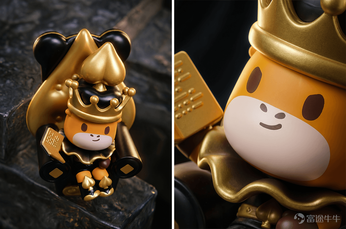 The story of the poker series continues to unfold. The Diamond Knight moves forward steadily with us, while the Heart Queen reminds us how to coexist with emotions; And this time, the character making an appearance ♠️ wants to tell you:Above the fluctuations, order is the true power. A key character in the poker series – King of Spadeshas officially appeared💥！ ♠️ King of Spades, crowned with majesty At the card table, spades always stand at the top,It is a position reserved only for the "king." He is not the person who plays the most hands, but rather someone who has seen every kind of card and still plays at his own pace. In the poker kingdom, the Ace of Spades represents the two hardest things for investors to maintain:Discipline and Order。 Every player who has weathered bull and bear cycles will be a knight personally anointed by him. Want to take a closer look at this new character?[Smart]Let me show you~ Sneak peek at the new product 📷 👑Spade Crown The dignified crown symbolizes ultimate decision-making power at the poker table; every crucial move is a choice made after multiple simulations. 📖Book of Knowledge The thick book in hand contains trading strategies and risk logic, reminding you to face volatility with method and rhythm. 🤴Exclusive Throne The sharp lines and high-backed chair create a clear boundary, forming an exclusive space for the King of Spades. He will become the guardian on your desk,[Thinking Face]accompanying you to remain calm and rational in every investment decision. Can't wait to bring the King of Spades home?The opportunity is right before your eyes 👇 🎁Ongoing福利活动 (Welfare Campaign) Following the release of the previous poker card series, many users have asked how they can obtain it...
